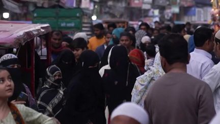 Les élections législatives s'achèvent en Inde, samedi 1er juin. Le scrutin aura duré au total six semaines dans un contexte de canicule meurtrière dans le pays. Le Premier ministre Narendra Modi devrait rester à la tête du gouvernement.