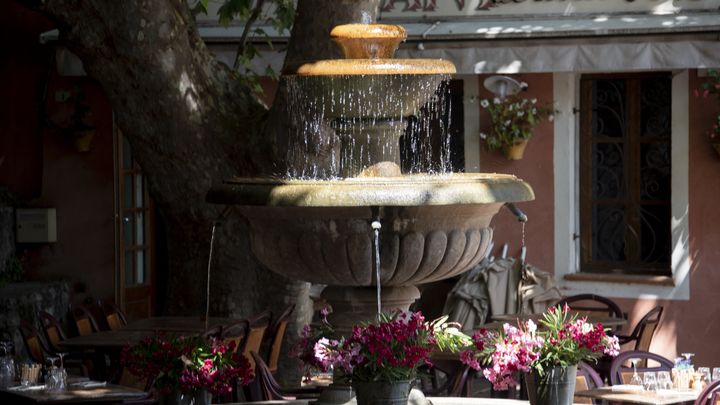 Une fontaine dans la commune de Seillans (Var), le 7 juillet 2023. (MAGALI COHEN / HANS LUCAS / AFP)