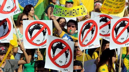 A Sao Paulo, comme dans plus de cent autres villes brésiliennes, des centaines de milliers de manifestants ont demandé le départ de la présidente Dilma Rousseff. (Paulo Whitaker / REUTERS)