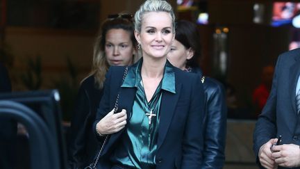 Laeticia Hallyday quitte les studios de TF1, le 19 octobre 2018, à Boulogne-Billancourt (Hauts-de-Seine). (P LE FLOCH/SIPA)