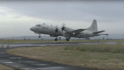 &nbsp; (Un P-3 Orion de l'US Navy décolle de Sicile, jeudi, pour prendre part aux recherches. © US Navy)