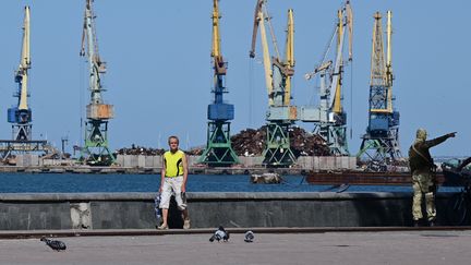 La promenade de Berdiansk, dans le Sud de l'Ukraine, le 14 juin 2022. (YURI KADOBNOV / AFP)