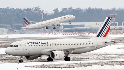 Sur le tarmac de l'a&eacute;roport de Toulouse-Blagnac (Haute-Garonne), le 6 f&eacute;vrier 2012.&nbsp; (REMY GABALDA / AFP)