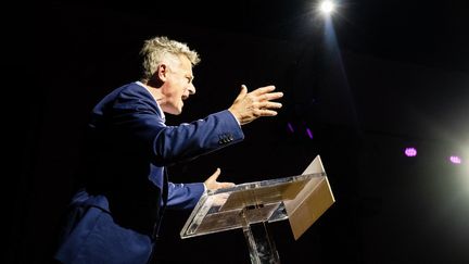 Le candidat communiste à l'élection présidentielle Fabien Roussel, le 16 février 2022 à Montreuil (Seine-Saint-Denis). (VALENTINO BELLONI / HANS LUCAS / AFP)