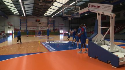 Les joueurs professionnels de basket de Caen ne reprendront pas les matchs avant la fin du confinement (France 3)