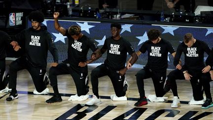 Le mouvement Black Lives Matter sur les parquets de NBA (POOL / GETTY IMAGES NORTH AMERICA)