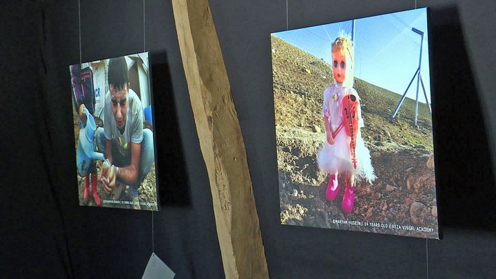 Photo des jeunes réfugiés formés par Reza (E. Darcel / France Télévisions)