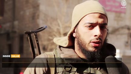 Capture d'écran d'une vidéo sur laquelle apparaît le jihadiste français Salim Benghalem, diffusée le 12 février 2015.&nbsp;&nbsp; (HO / AL HAYAT MEDIA CENTRE)