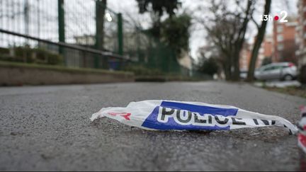 Mort d'un adolescent poignardé à Paris : choc et recueillement devant son collège