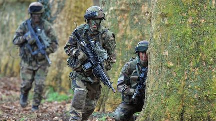 62% des personnes interrog&eacute;es regrettent le service militaire obligatoire&nbsp;selon un sondage publi&eacute; samedi 14 juillet 2012. (FREDERICK FLORIN / AFP)