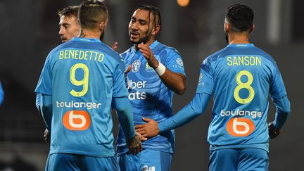 Dario Benedetto félicité par ses coéquipiers marseillais Rongier, Sanson et Payet (SYLVAIN THOMAS / AFP)