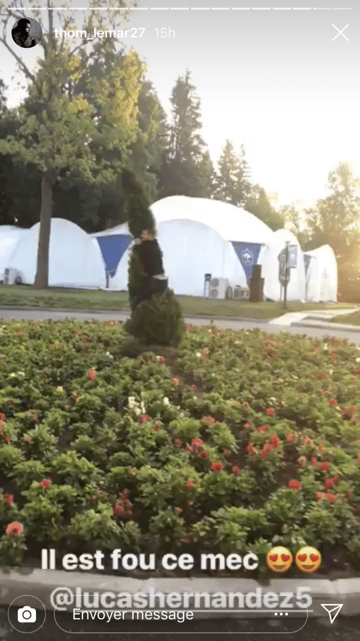 Le défenseur de l'équipe de France Lucas Hernandez, filmé par Thomas Lemar, saute sur un sapin de l'hôtel d'Istra (Russie), lundi 16 juillet, à la fin de la fête de victoire des Bleus. (INSTAGRAM / THOMAS LEMAR)