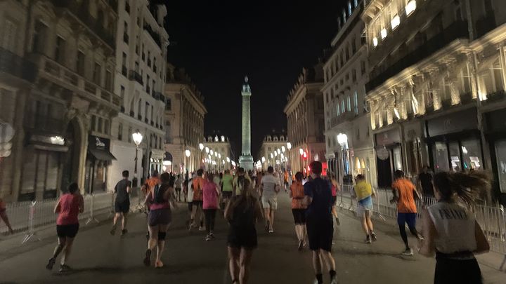 Des coureurs des 10 kilomètres pour Tous, le dimanche 11 août, à Paris. (Sasha Beckermann/France info: sport)