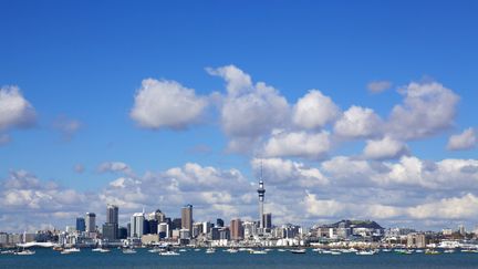 Les gratte-ciel de Auckland, en Nouvelle Z&eacute;lande. Son climat doux et sa r&eacute;putation de cosmopolite la positionne en dixi&egrave;me place. (JENNY KENNARD / IMAGE SOURCE / AFP)