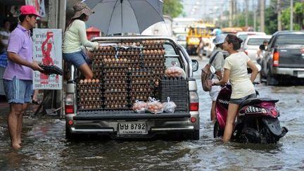 A Bangkok, mercredi 26 octobre 2011. (PORNCHAI KITTIWONGSAKUL / AFP)