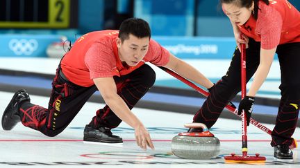 9 février 2018. Jeux olympiques d'hiver de Pyeongchang en Corée du Sud. Les chinois Ba Dexin et Wang Rui lors de l'épreuve de double mixte de curling&nbsp; (MAXPPP)