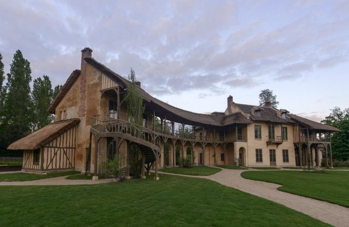 La Maison de la Reine restaurée 
 (Château de Versailles )