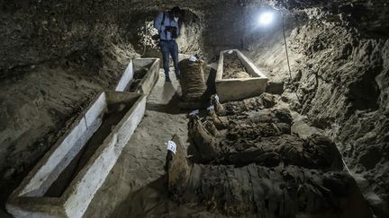 Catacombes et momies découvertes dans la région de Touna el-Gabal (province de Minya) dans le centre de Egypte. 
 (KHALED DESOUKI / AFP)