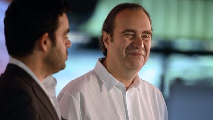 Le fondateur de Free, Xavier Niel (au centre), participe &agrave; l'assembl&eacute;e g&eacute;n&eacute;rale de l'Electronic Business Group, &agrave; Paris, le 25 juin 2013.&nbsp; (LIONEL BONAVENTURE / AFP)