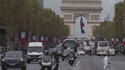 Visite de Charles III en France : sur les Champs-Élysées, l’impatience grimpe (France 2)