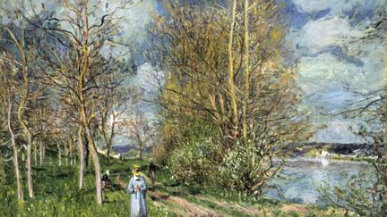 Une soixantaine de toiles d'Alfred Sisley qui couvrent l'ensemble de la carrière du peintre impressionniste, peints sur le motif dans ses lieux de prédilection, Louveciennes, Marly-le-Roi, Sèvres, Veneux-Nadon, Moret-sur-Loing, et ceux où il a séjourné, d'Argenteuil à l'Ouest de Londres. Des lieux où il repérait les effets de lumière sur l'eau, sur la neige, les mouvements des arbres, la profondeur des ciels. A l'Hôtel de Caumont à Aix-en-Provence. Jusqu'au 15 octobre. Ici, Alfred Sisley, "Les Petits prés au printemps", 1880-1881, Tate, présenté par un corps de souscripteurs en mémoire de Roger Fry, 1936 
 (Tate, London 2016)