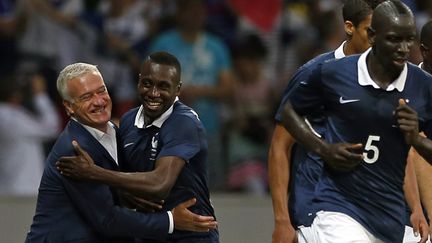 &nbsp; (Didier Deschamps félicite Blaise Matuidi © Reuters/Pascal Rossignol)