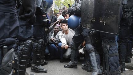 Un camp de migrants a été évacué à Paris, le 22 juillet 2016. (JACQUES DEMARTHON / AFP)