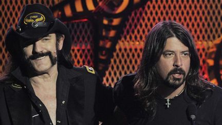 Lemmy Kilmister et Dave Grohl en avril 2010 aux Revolver Golden Globes Awards.
 (Chris Pizzello/AP/SIPA)