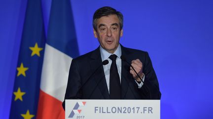 François Fillon, à son QG de campagne à Paris, le 13 mars 2017. (CHRISTOPHE ARCHAMBAULT / AFP)