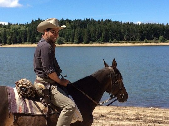 Emmanuel Koutsis qui joue le rôle de Ned Porter, pendant le tournage en août 2014 près du lac des Pradeaux (Puy-de-Dôme)
 (Wilhelm Kuhn)