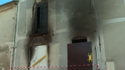 Dans la nuit du dimanche 5 au lundi 6 février, sept enfants et leur mère ont perdu la vie dans un incendie à Charly-sur-Marne, dans l'Aisne. La commune est sous le choc. (FRANCEINFO)