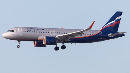 Un avion de la compagnie aérienne russe Aeroflot, qui atterrit à l'aéroport de Francfort (Allemagne), le 23 février 2022 (MI NEWS / NURPHOTO / AFP)