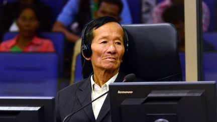 Sen Srun, ex-détenu, témoigne au procès des deux adjoints de Pol Pot, le 14 septembre 2015. (NHET SOK HENG / ECCC / AFP)