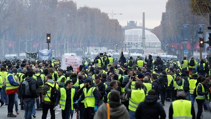 "Gilets jaunes" : les Champs-Elysées, théâtre de violences