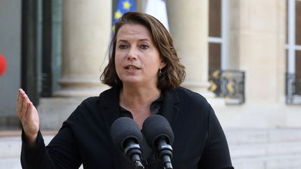 La Défenseure des droits Claire Hédon à l'Elysée, à Paris, le 17 octobre 2017.&nbsp; (LUDOVIC MARIN / AFP)