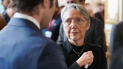 Elisabeth Borne participe à une rencontre avec des jeunes, le 3 mars 2023, à Matignon, à Paris. (GAUER PAULINE / SIPA)