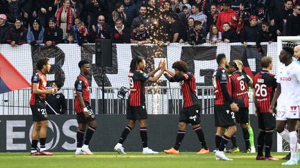 La joie des Niçois lors de victoire face à Lille en Ligue 1, le 29 janvier 2023. (VALERY HACHE / AFP)