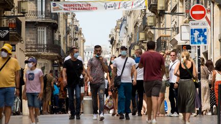 A Bordeaux, le port du masque est obligatoire dans les rues commerçantes&nbsp;depuis le 15 août 2020. (LAURENT PERPIGNA IBAN / HANS LUCAS / AFP)