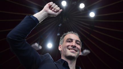 Raphaël Glucksmann, tête de liste PS-Place publique aux européennes, lors de son meeting à Paris le 19 mai 2019. (JULIEN DE ROSA / EPA)