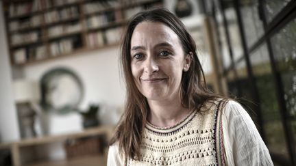 La journaliste Cécile Delarue, le 22 juin 2021 à Paris. (STEPHANE DE SAKUTIN / AFP)