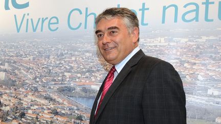 Le d&eacute;put&eacute;-maire UDI de Cholet, Gilles Bourdouleix, le 23 juin 2011 dans sa ville du Maine-et-Loire.&nbsp; (FRANK PERRY / AFP)