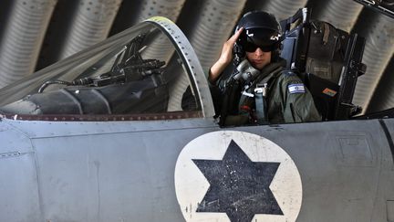 Isra&euml;l aurait men&eacute; un raid a&eacute;rien &agrave; la fronti&egrave;re libano-syrienne dans la nuit du 29 au 30 janvier 2013. Ici, un pilote de l'arm&eacute;e de l'air isra&eacute;lienne, le 19 novembre 2012 lors de l'op&eacute;ration men&eacute;e &agrave; Gaza. (JACK GUEZ / AFP)