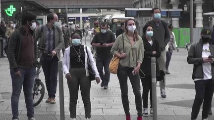 Le port du masque sera obligatoire dans les rues de Paris, dès vendredi 31 décembre.&nbsp; (CAPTURE ECRAN FRANCE 2)