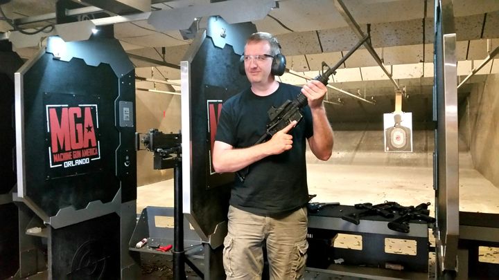 &nbsp; (Ryan, 41 ans, a reçu en cadeau de fête des pères une entrée au Machine Gun America © Radio France / Benjamin Illy)