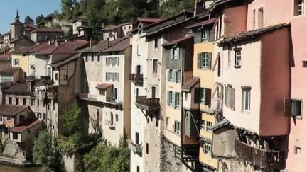 Isère : à Pont-en-Royans, des maisons suspendues bâties au XVIe siècle (France 2)