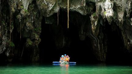 La rivière souterraine Puerto Princesa, très touristique, est l'un des sites potentiels d'attaques terroristes par le groupe islamiste Abou Sayyaf, actif aux Philippines depuis les années 90.