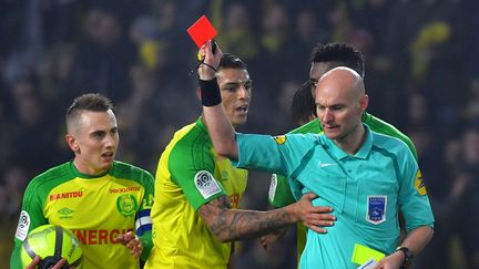 Tony Chapron expulse Diego Carlos (LOIC VENANCE / AFP)