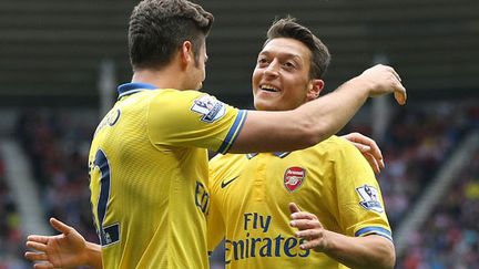 Les joueurs d'Arsenal Olivier Giroud et Mezut Ozil