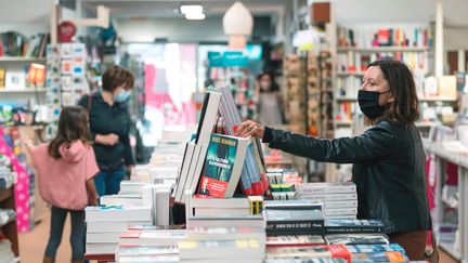 La&nbsp;librairie Point-Virgule, à Aurillac (Cantal), après la réouverture des commerces dits "non essentiels", le 28 novembre 2020 (JEREMIE FULLERINGER / MAXPPP)