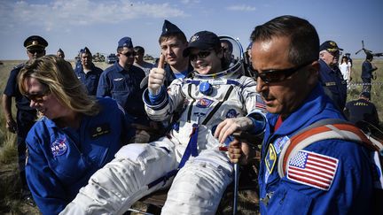 L'astronaute Anne McClain, peu de temps après sa descente du Soyouz, le 25 juin 2019.&nbsp; (ALEXANDER NEMENOV / POOL)